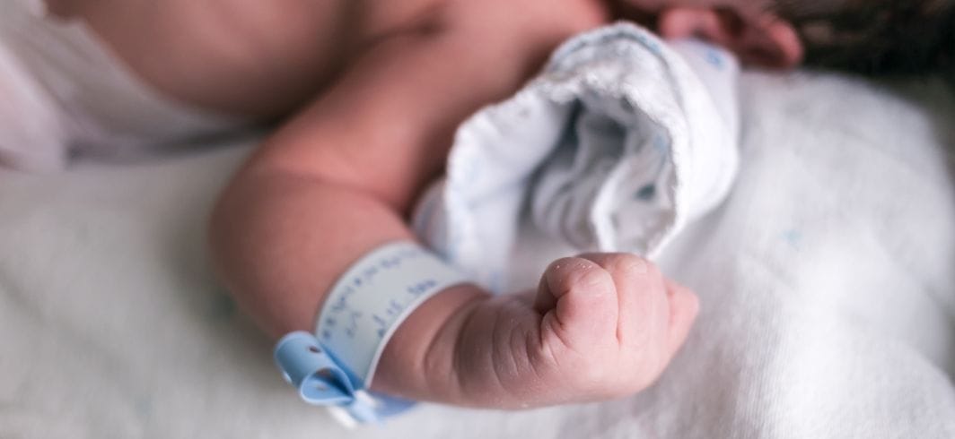 close-up-of-newborn-baby-hand-clenched-in-hospital-concept-medical-negligence-birth-injury-hero-image