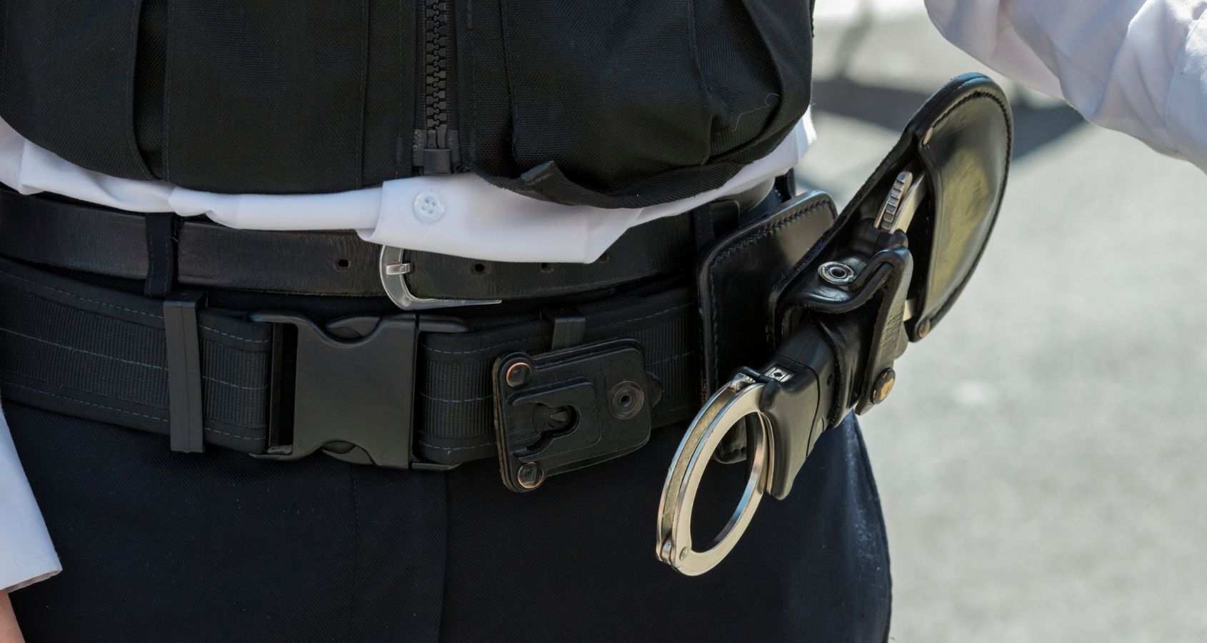 hadcuffs-holstered-on-a-british-policemans-belt-concept-representing-wrongful-arrest-civil-liberties-compensation-claims