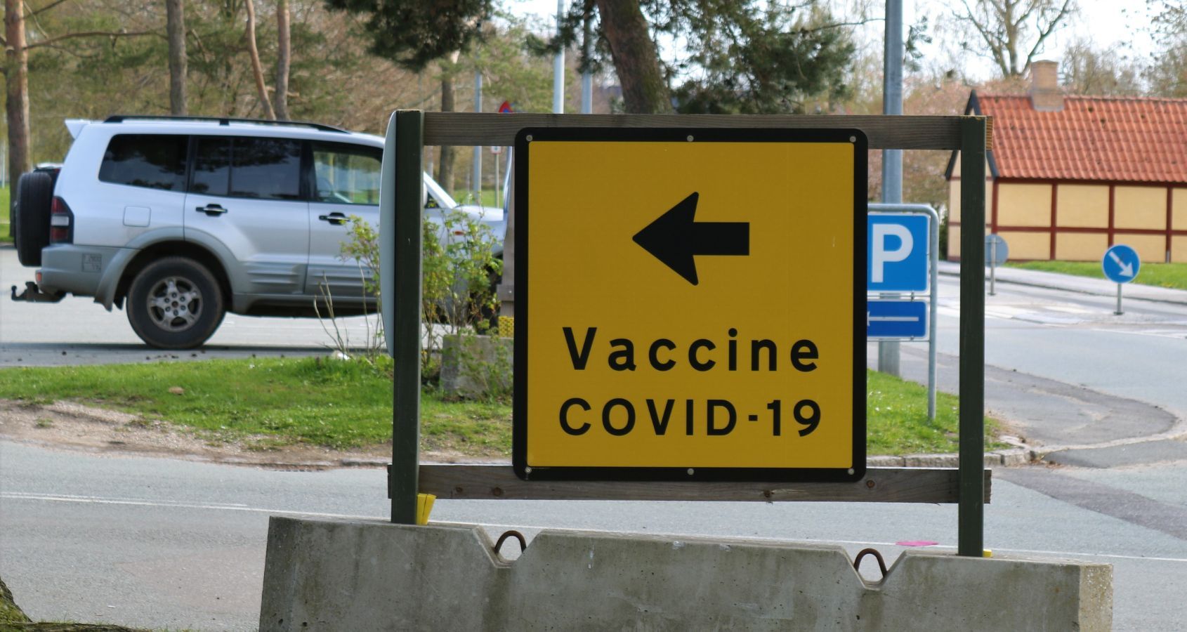 vaccination-centre-covid19-road-sign-representing-covid-public-inquiry-group-action-compensation-claims