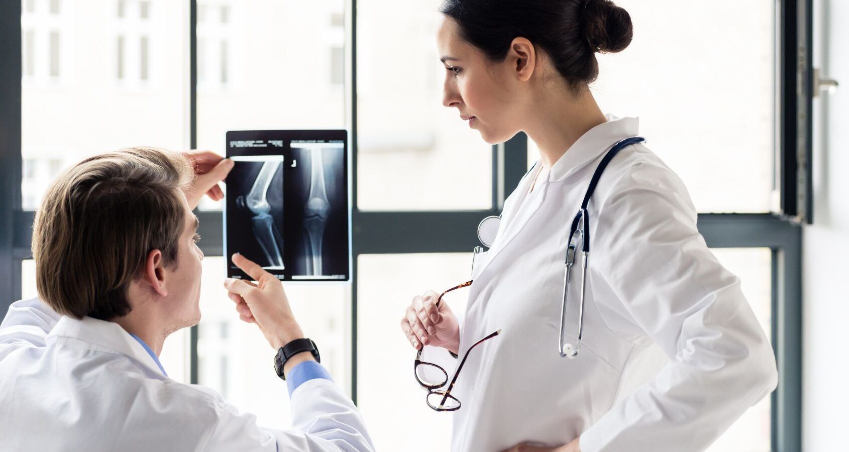 experienced orthopaedists interpreting  xray with colleague