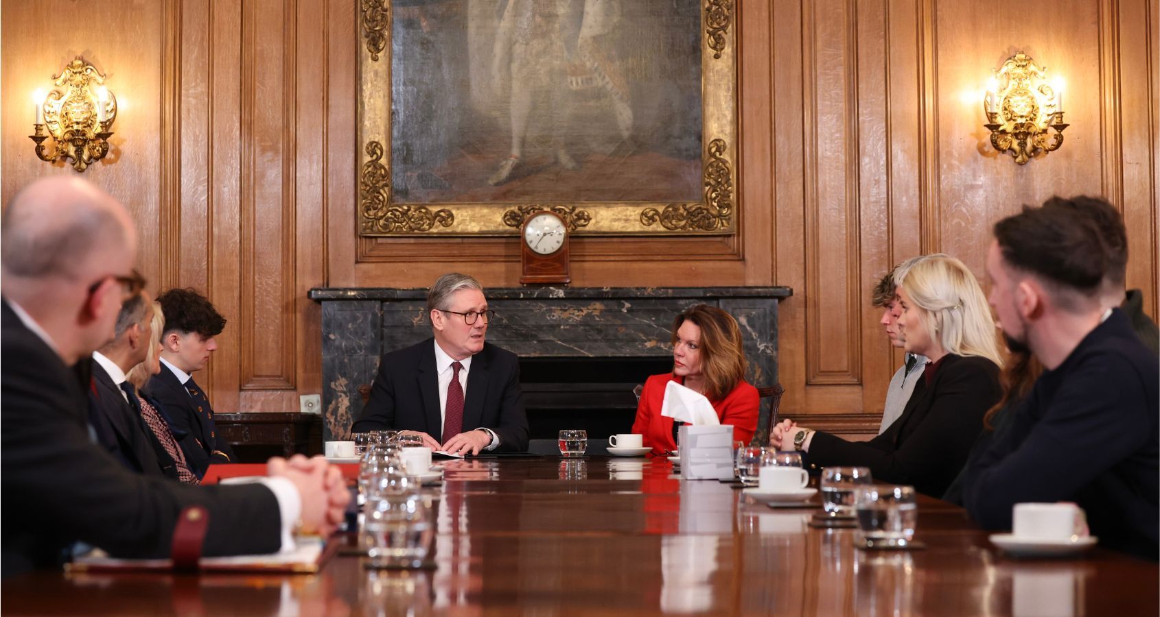 families of nottingham vicitms meeting prime minister keir starmer picture by simon dawson–no 10 downing street concept inquests and public inquries nottingham attacks banner
