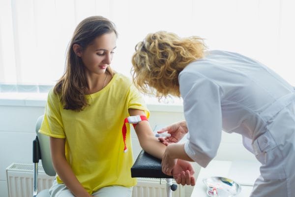 nurse-preparing-to-make-an-injection-for-blood-taking-medical-test-concept-representing-medical-negligence-sepsis-compensation-claims