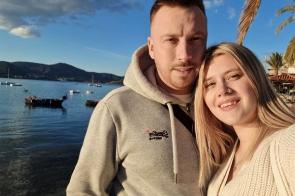 Zoran and Alisha shortly after arriving in Athens on the first day of their holiday
